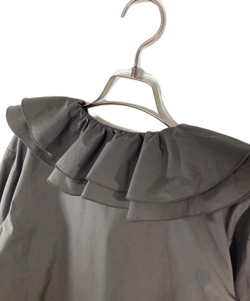 YORI（ヨリ）YORI (ヨリ) ダブルフリルカラーブラウス グレー サイズ:38の古着・服飾アイテム