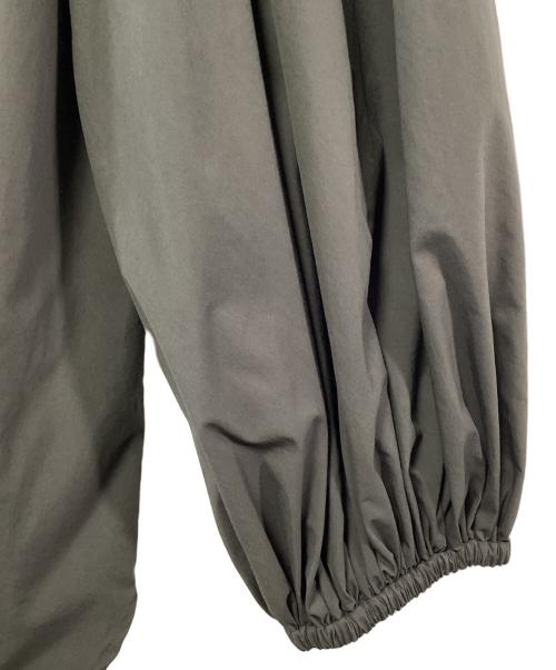 YORI（ヨリ）YORI (ヨリ) ダブルフリルカラーブラウス グレー サイズ:38の古着・服飾アイテム