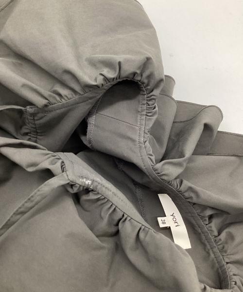 YORI（ヨリ）YORI (ヨリ) ダブルフリルカラーブラウス グレー サイズ:38の古着・服飾アイテム