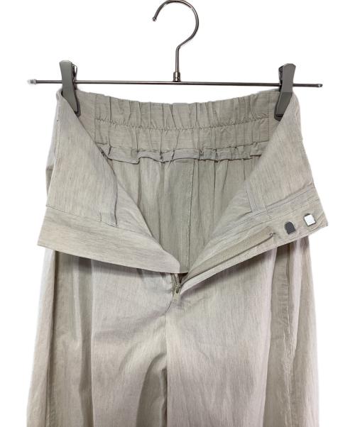 TOMORROW LAND（トゥモローランド）TOMORROW LAND (トゥモローランド) レーヨンリネンコットン フレアクロップドパンツ アイボリー サイズ:32の古着・服飾アイテム