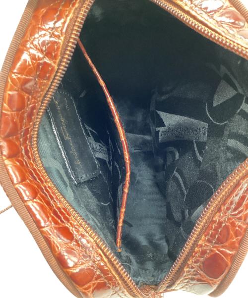 Salvatore Ferragamo（サルヴァトーレ フェラガモ）Salvatore Ferragamo (サルヴァトーレ フェラガモ) ショルダーポーチ レッドの古着・服飾アイテム