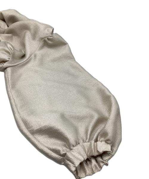 YORI（ヨリ）YORI (ヨリ) シャイニーパフブラウス ベージュ サイズ:SIZE 38の古着・服飾アイテム