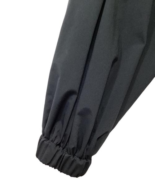 YORI（ヨリ）YORI (ヨリ) たっぷりスカラップブラウス ブラック サイズ:38 未使用品の古着・服飾アイテム