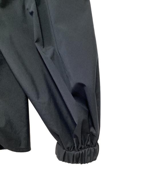 YORI（ヨリ）YORI (ヨリ) たっぷりスカラップブラウス ブラック サイズ:38 未使用品の古着・服飾アイテム