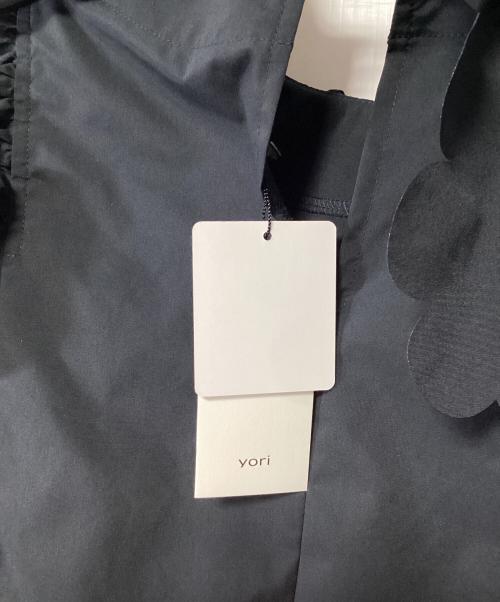 YORI（ヨリ）YORI (ヨリ) たっぷりスカラップブラウス ブラック サイズ:38 未使用品の古着・服飾アイテム