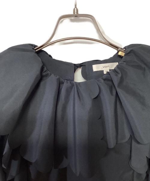 YORI（ヨリ）YORI (ヨリ) たっぷりスカラップブラウス ブラック サイズ:38の古着・服飾アイテム