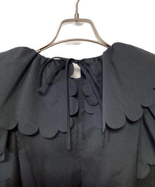 YORI（ヨリ）YORI (ヨリ) たっぷりスカラップブラウス ブラック サイズ:38の古着・服飾アイテム