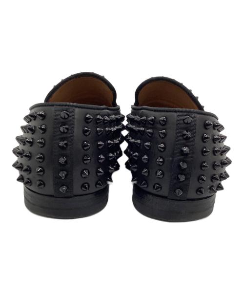 Christian Louboutin（クリスチャン・ルブタン）Christian Louboutin (クリスチャン・ルブタン) ROLLERBOY SPIKES FLAT CALF ブラック×レッド サイズ:SIZE 44の古着・服飾アイテム