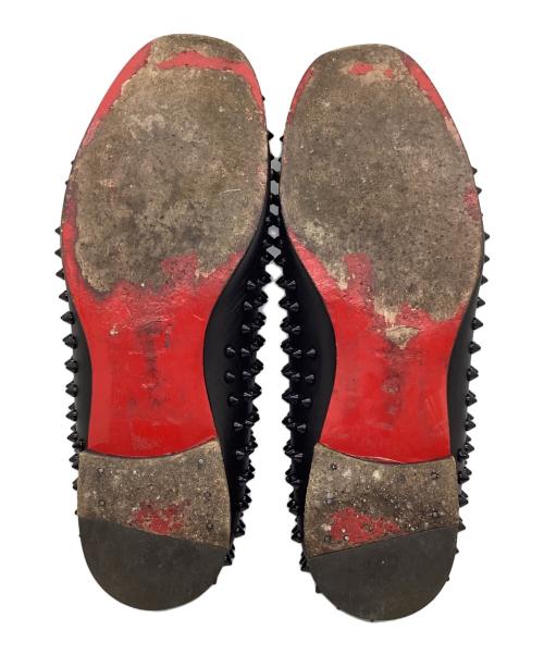 Christian Louboutin（クリスチャン・ルブタン）Christian Louboutin (クリスチャン・ルブタン) ROLLERBOY SPIKES FLAT CALF ブラック×レッド サイズ:SIZE 44の古着・服飾アイテム