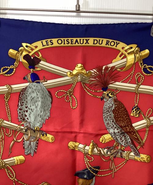 HERMES（エルメス）HERMES (エルメス) カレ90	LES OISEAUX DU ROY(王の鳥たち) ブルー×レッドの古着・服飾アイテム