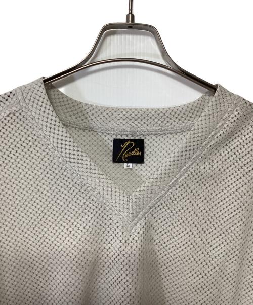 Needles（ニードルズ）Needles (ニードルズ) V-Neck Tee - Raschel Lace グレー サイズ:Lの古着・服飾アイテム