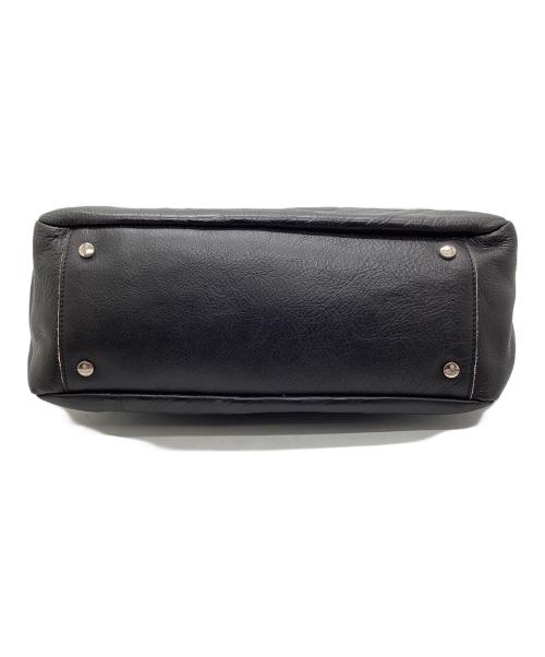 Vivienne Westwood（ヴィヴィアンウエストウッド）Vivienne Westwood (ヴィヴィアンウエストウッド) セミショルダーバッグ　オーヴ型押ターンロック ブラックの古着・服飾アイテム