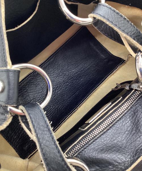 Vivienne Westwood（ヴィヴィアンウエストウッド）Vivienne Westwood (ヴィヴィアンウエストウッド) セミショルダーバッグ　オーヴ型押ターンロック ブラックの古着・服飾アイテム