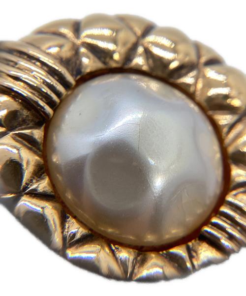 CHANEL（シャネル）CHANEL (シャネル) ココマークイヤリング ホワイト×ゴールドの古着・服飾アイテム