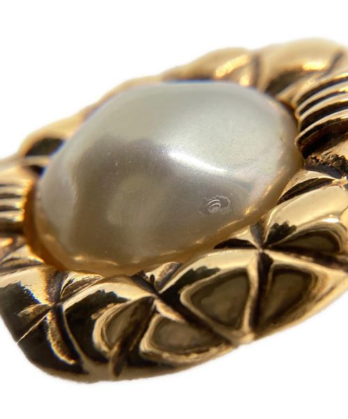 CHANEL（シャネル）CHANEL (シャネル) ココマークイヤリング ホワイト×ゴールドの古着・服飾アイテム