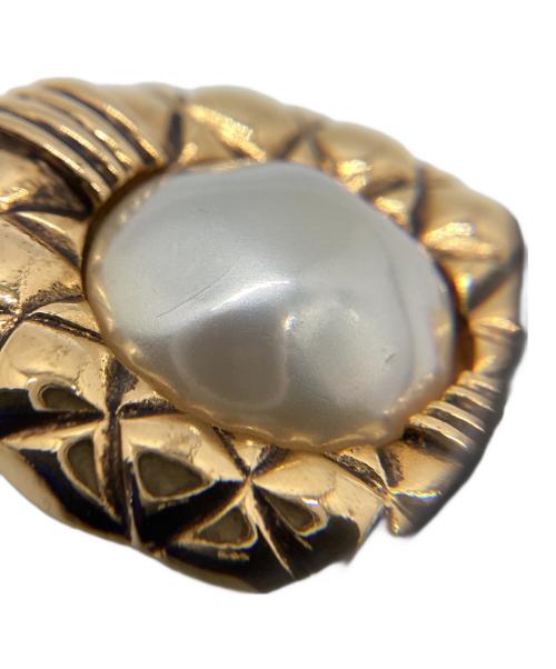 CHANEL（シャネル）CHANEL (シャネル) ココマークイヤリング ホワイト×ゴールドの古着・服飾アイテム