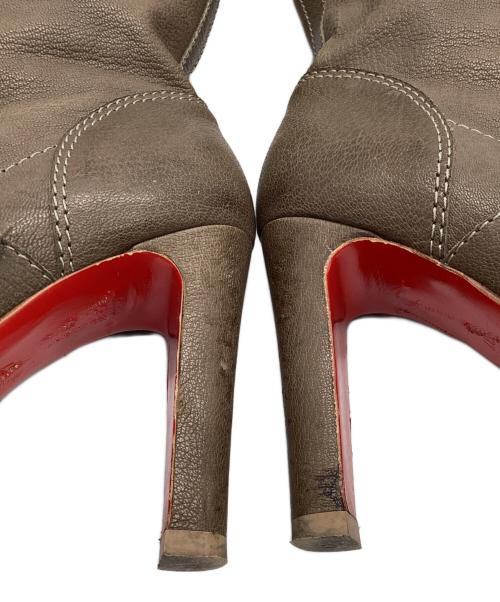 Christian Louboutin（クリスチャン・ルブタン）Christian Louboutin (クリスチャン・ルブタン) ヒールブーツ ベージュ サイズ:37の古着・服飾アイテム