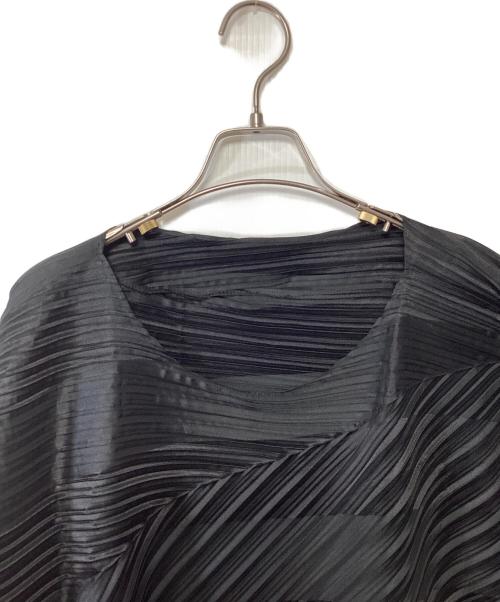 ISSEY MIYAKE（イッセイミヤケ）ISSEY MIYAKE (イッセイミヤケ) プリーツアシンメトリーボーダーチュニック ブラック サイズ:2の古着・服飾アイテム