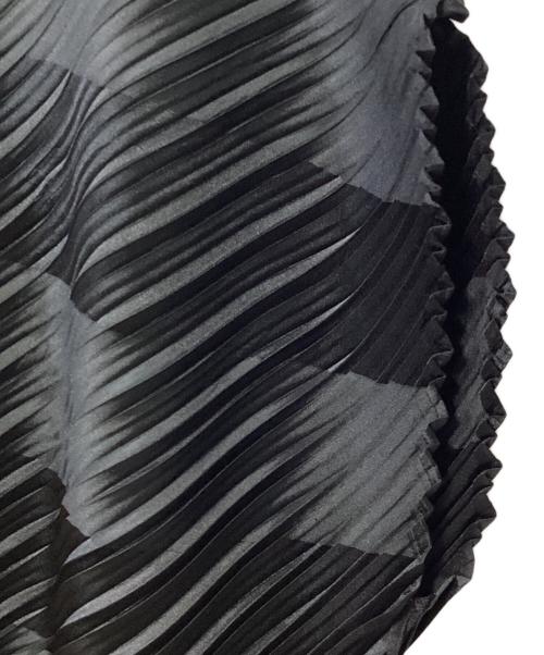 ISSEY MIYAKE（イッセイミヤケ）ISSEY MIYAKE (イッセイミヤケ) プリーツアシンメトリーボーダーチュニック ブラック サイズ:2の古着・服飾アイテム