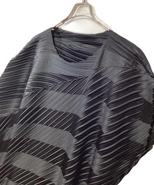 ISSEY MIYAKE（イッセイミヤケ）ISSEY MIYAKE (イッセイミヤケ) プリーツアシンメトリーボーダーチュニック ブラック サイズ:2の古着・服飾アイテム