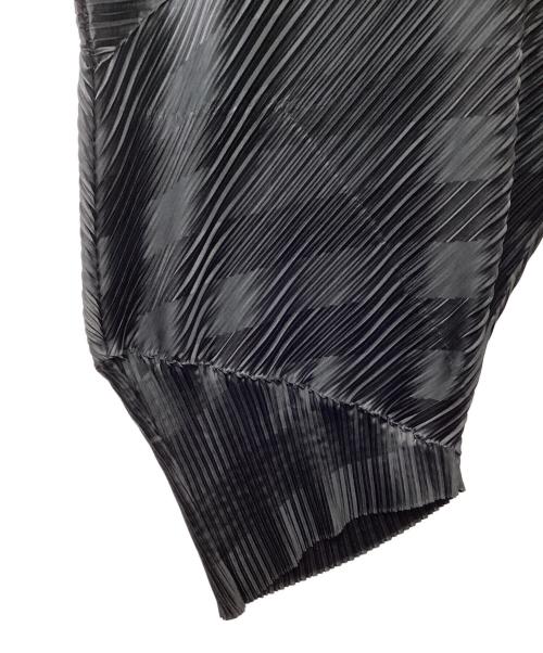 ISSEY MIYAKE（イッセイミヤケ）ISSEY MIYAKE (イッセイミヤケ) プリーツアシンメトリーボーダーチュニック ブラック サイズ:2の古着・服飾アイテム