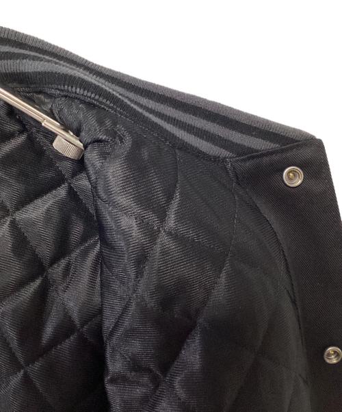 UNDEFEATED（アンディフィーテッド）UNDEFEATED (アンディフィーテッド) ベースボールジャケット ブラック×グレー サイズ:MEDIUMの古着・服飾アイテム