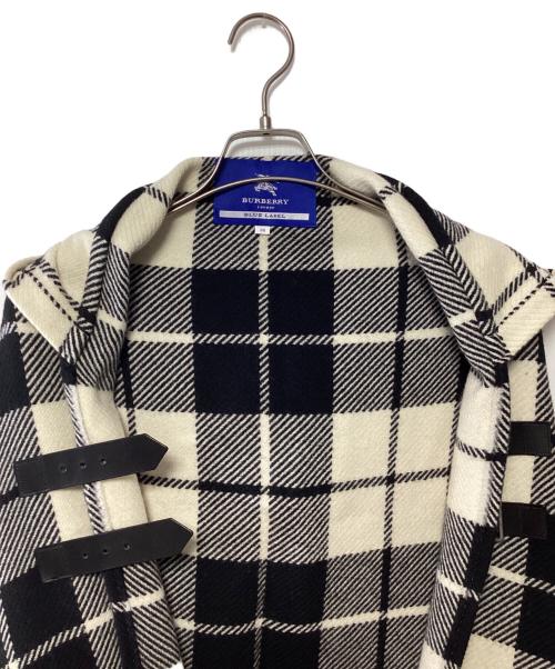 BURBERRY BLUE LABEL（バーバリーロンドンブルーレーベル）BURBERRY BLUE LABEL (バーバリーロンドンブルーレーベル) ロゴ刺繍ポンチョ ホワイト×ブラック サイズ:38の古着・服飾アイテム