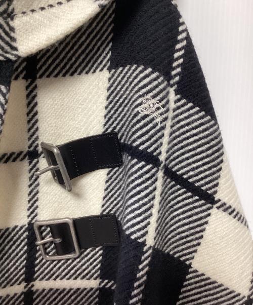 BURBERRY BLUE LABEL（バーバリーロンドンブルーレーベル）BURBERRY BLUE LABEL (バーバリーロンドンブルーレーベル) ロゴ刺繍ポンチョ ホワイト×ブラック サイズ:38の古着・服飾アイテム