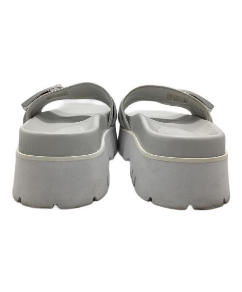 JIMMY CHOO（ジミーチュウ）JIMMY CHOO (ジミーチュウ) 厚底サンダル ホワイト サイズ:37の古着・服飾アイテム