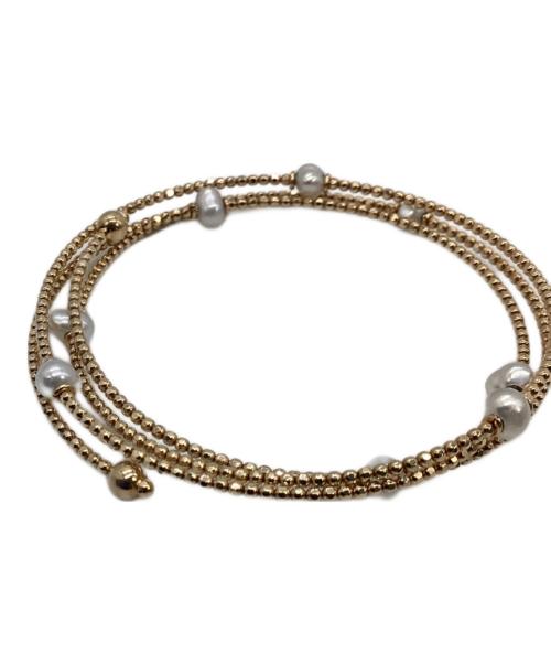 COCOSHNIK（ココシュニック）COCOSHNIK (ココシュニック) 形状記憶バングル ゴールド(カラー)×ホワイトの古着・服飾アイテム