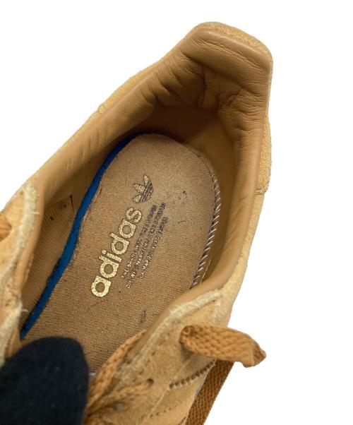 adidas（アディダス）adidas (アディダス) ローカットスニーカー キャメル サイズ:235の古着・服飾アイテム