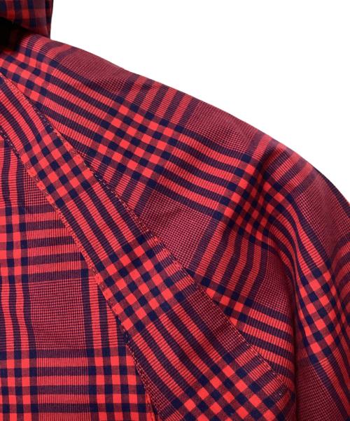 WHITE MOUNTAINEERING（ホワイトマウンテ二アニング）WHITE MOUNTAINEERING (ホワイトマウンテ二アニング) ゴアテックスマウンテンパーカー レッド サイズ:SIZE Mの古着・服飾アイテム