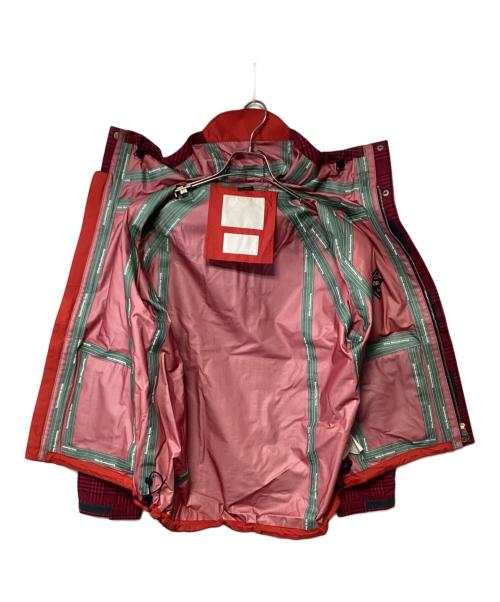 WHITE MOUNTAINEERING（ホワイトマウンテ二アニング）WHITE MOUNTAINEERING (ホワイトマウンテ二アニング) ゴアテックスマウンテンパーカー レッド サイズ:SIZE Mの古着・服飾アイテム