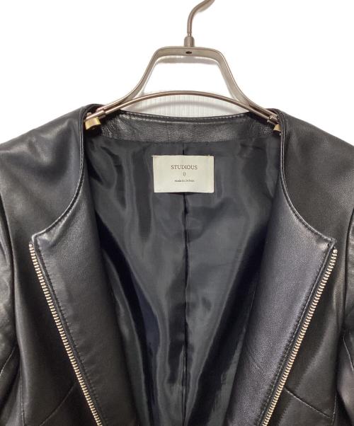 STUDIOUS（ステュディオス）STUDIOUS (ステュディオス) ノーカラーシングルライダースジャケット ブラックの古着・服飾アイテム
