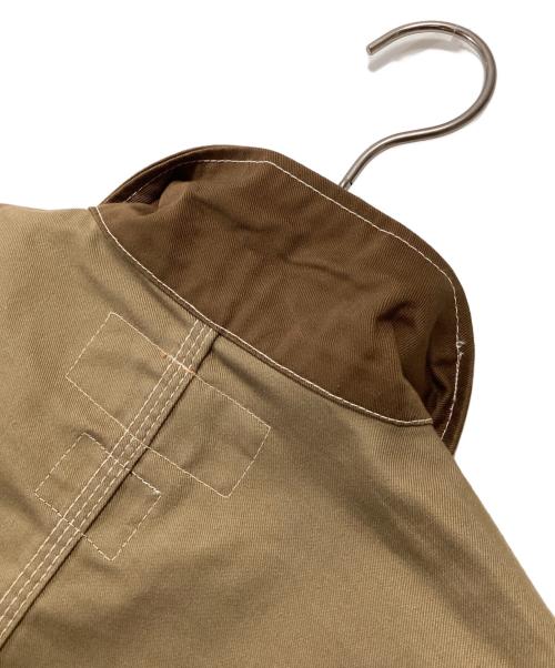 UNIVERSAL OVERALL（ユニバーサルオーバーオール）UNIVERSAL OVERALL (ユニバーサルオーバーオール) カバーオール ベージュ×ブラウン サイズ:Fの古着・服飾アイテム