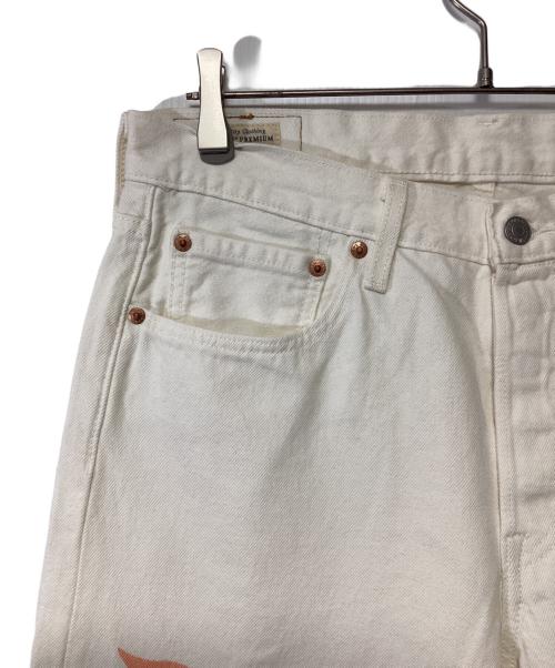 LEVI'S（リーバイス）LEVI'S (リーバイス) DAY ORIGINAL FIT WHITE PATTERN ホワイト サイズ:W32 L30の古着・服飾アイテム