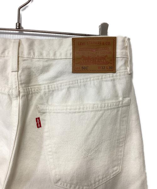 LEVI'S（リーバイス）LEVI'S (リーバイス) DAY ORIGINAL FIT WHITE PATTERN ホワイト サイズ:W32 L30の古着・服飾アイテム