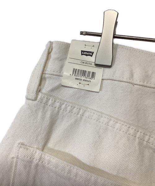 LEVI'S（リーバイス）LEVI'S (リーバイス) DAY ORIGINAL FIT WHITE PATTERN ホワイト サイズ:W32 L30の古着・服飾アイテム