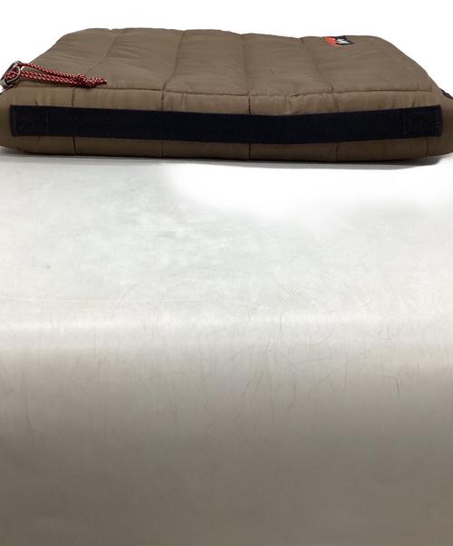 NANGA（ナンガ）NANGA (ナンガ) タブレットケース カーキの古着・服飾アイテム