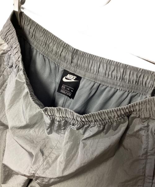 NIKE（ナイキ）NIKE (ナイキ) ナイロンパンツ グレー×ホワイト サイズ:XXL 未使用品の古着・服飾アイテム