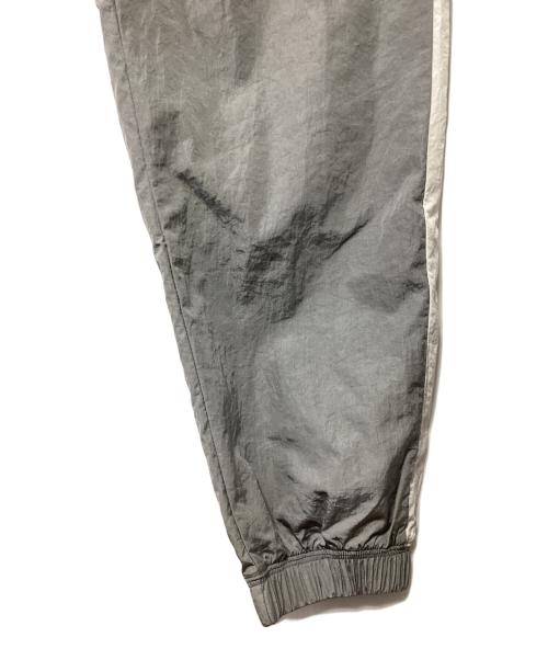NIKE（ナイキ）NIKE (ナイキ) ナイロンパンツ グレー×ホワイト サイズ:XXL 未使用品の古着・服飾アイテム