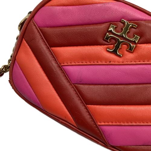 TORY BURCH（トリーバーチ）TORY BURCH (トリーバーチ) キラシェブロンカメラバッグ レッド×ピンクの古着・服飾アイテム