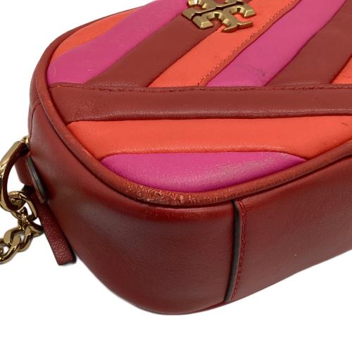 TORY BURCH（トリーバーチ）TORY BURCH (トリーバーチ) キラシェブロンカメラバッグ レッド×ピンクの古着・服飾アイテム
