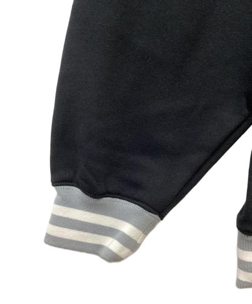 FUBU（フブ）FUBU (フブ) 刺繍スウェット ブラック×ライトグレー サイズ:Mの古着・服飾アイテム