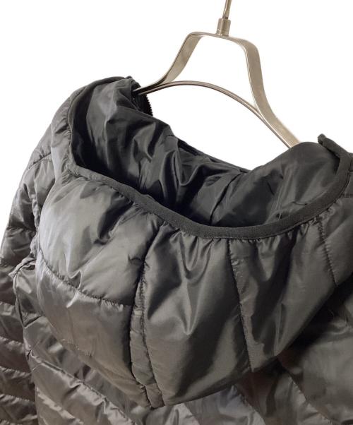 adidas（アディダス）adidas (アディダス) エッセンシャルズ スリーストライプス ライトダウン フード付きジャケット ブラック×ホワイト サイズ:L 未使用品の古着・服飾アイテム