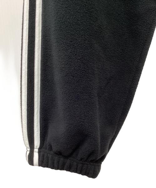 adidas（アディダス）adidas (アディダス) アディカラー スリーストライプス フリース スウェットパンツ ブラック サイズ:M 未使用品の古着・服飾アイテム