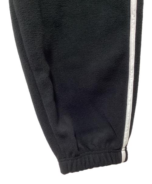 adidas（アディダス）adidas (アディダス) アディカラー スリーストライプス フリース スウェットパンツ ブラック サイズ:M 未使用品の古着・服飾アイテム