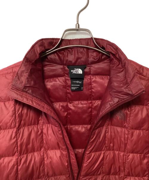 THE NORTH FACE（ザ ノース フェイス）THE NORTH FACE (ザ ノース フェイス) サーモボールジャケット レッド サイズ:Mの古着・服飾アイテム