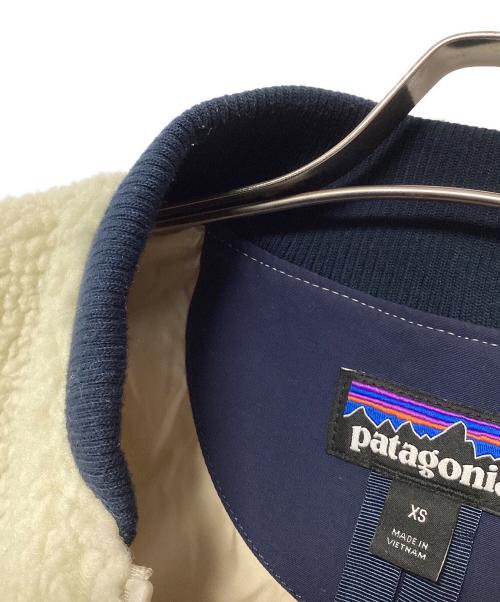 Patagonia（パタゴニア）Patagonia (パタゴニア) Retro-X Bomber Jacket ホワイト×ネイビー サイズ:XSの古着・服飾アイテム