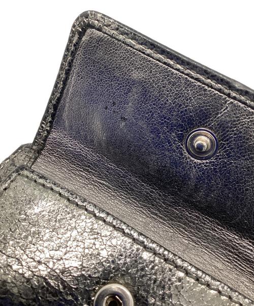 JIMMY CHOO（ジミーチュウ）JIMMY CHOO (ジミーチュウ) 3つ折り財布 シルバーの古着・服飾アイテム